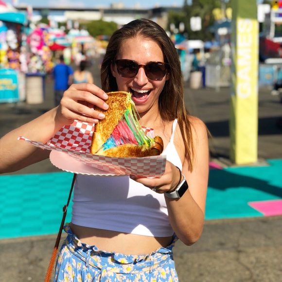 Meet your Posher, Stephanie - Picture 3 of 5